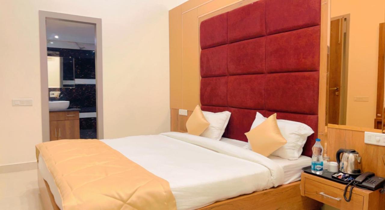 אמריצר City View With Garden -5 Mins Walk From Golden Temple מראה חיצוני תמונה
