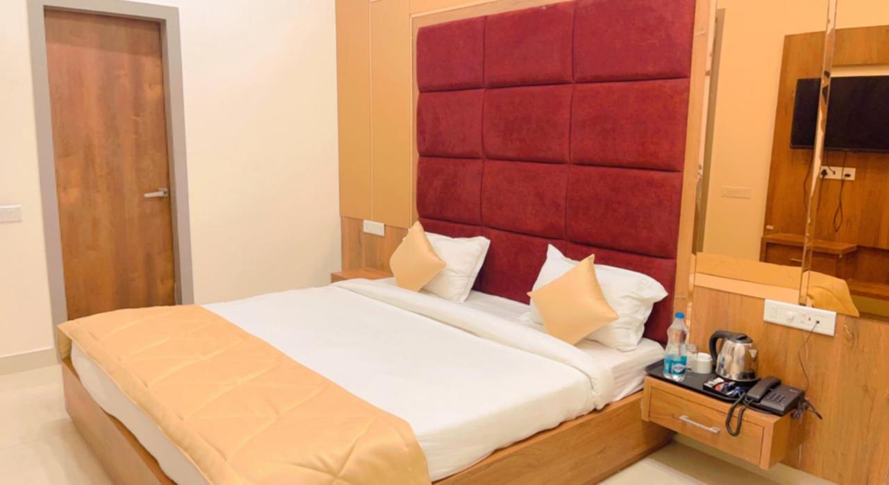 אמריצר City View With Garden -5 Mins Walk From Golden Temple מראה חיצוני תמונה